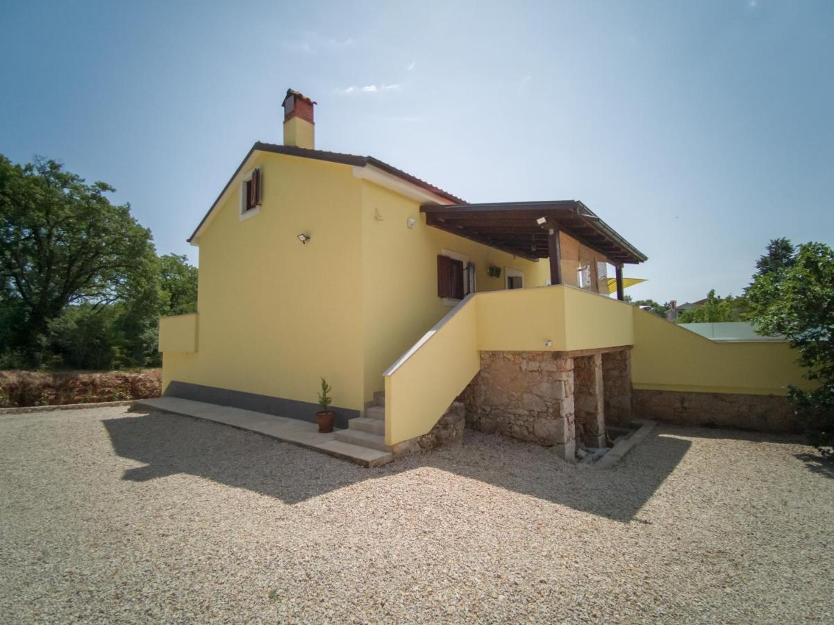 Holiday House Tos-Vila With Heated Pool Vrbnik Bagian luar foto
