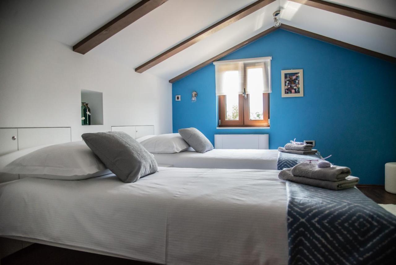Holiday House Tos-Vila With Heated Pool Vrbnik Bagian luar foto