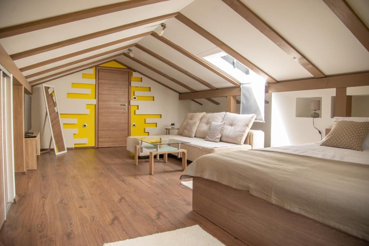 Holiday House Tos-Vila With Heated Pool Vrbnik Bagian luar foto