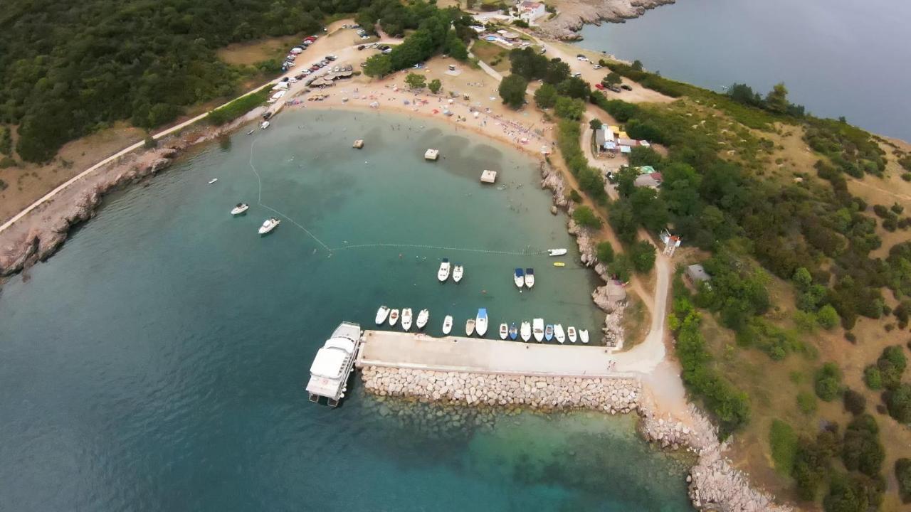 Holiday House Tos-Vila With Heated Pool Vrbnik Bagian luar foto
