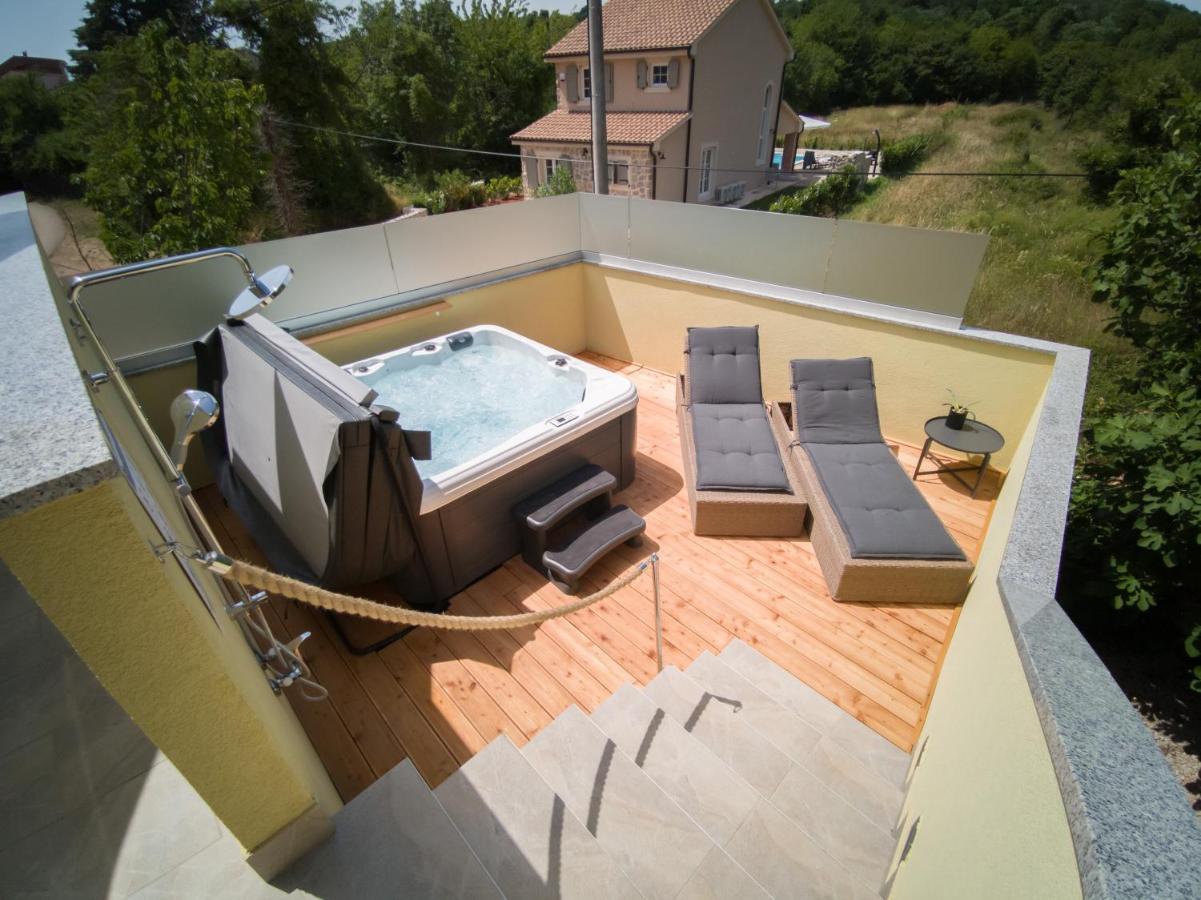 Holiday House Tos-Vila With Heated Pool Vrbnik Bagian luar foto