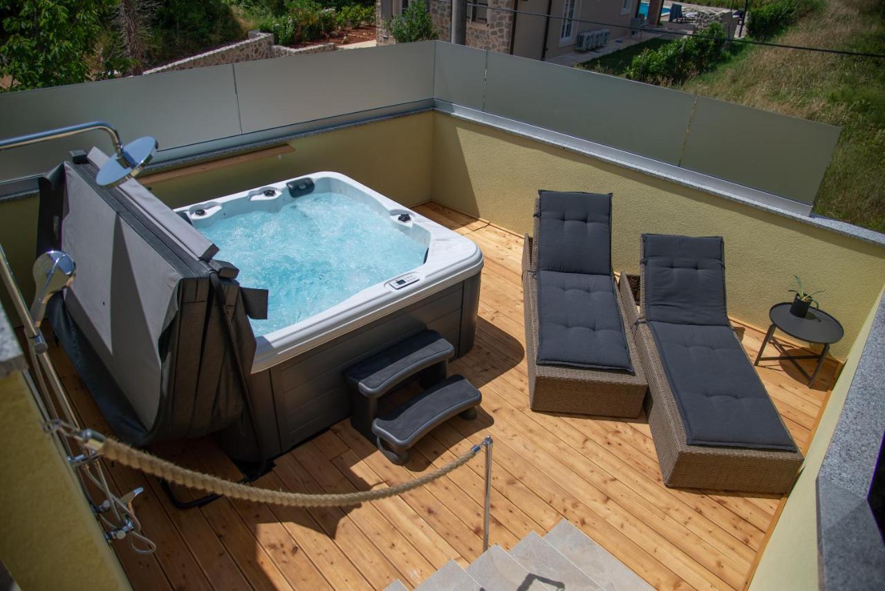 Holiday House Tos-Vila With Heated Pool Vrbnik Bagian luar foto