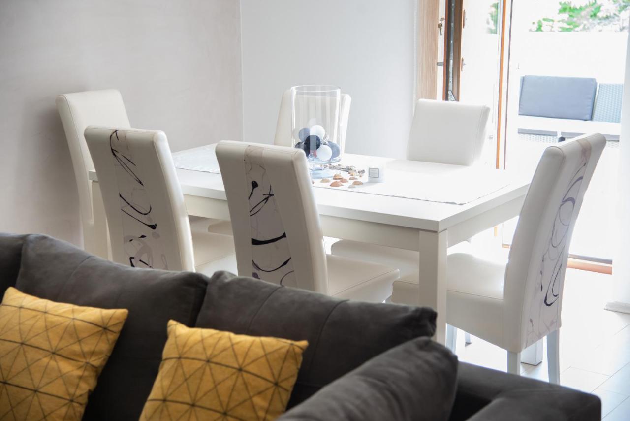 Holiday House Tos-Vila With Heated Pool Vrbnik Bagian luar foto