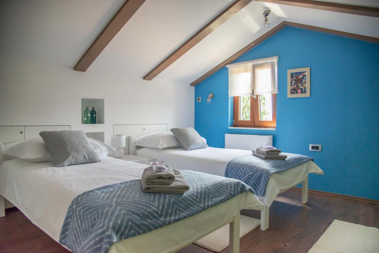 Holiday House Tos-Vila With Heated Pool Vrbnik Bagian luar foto