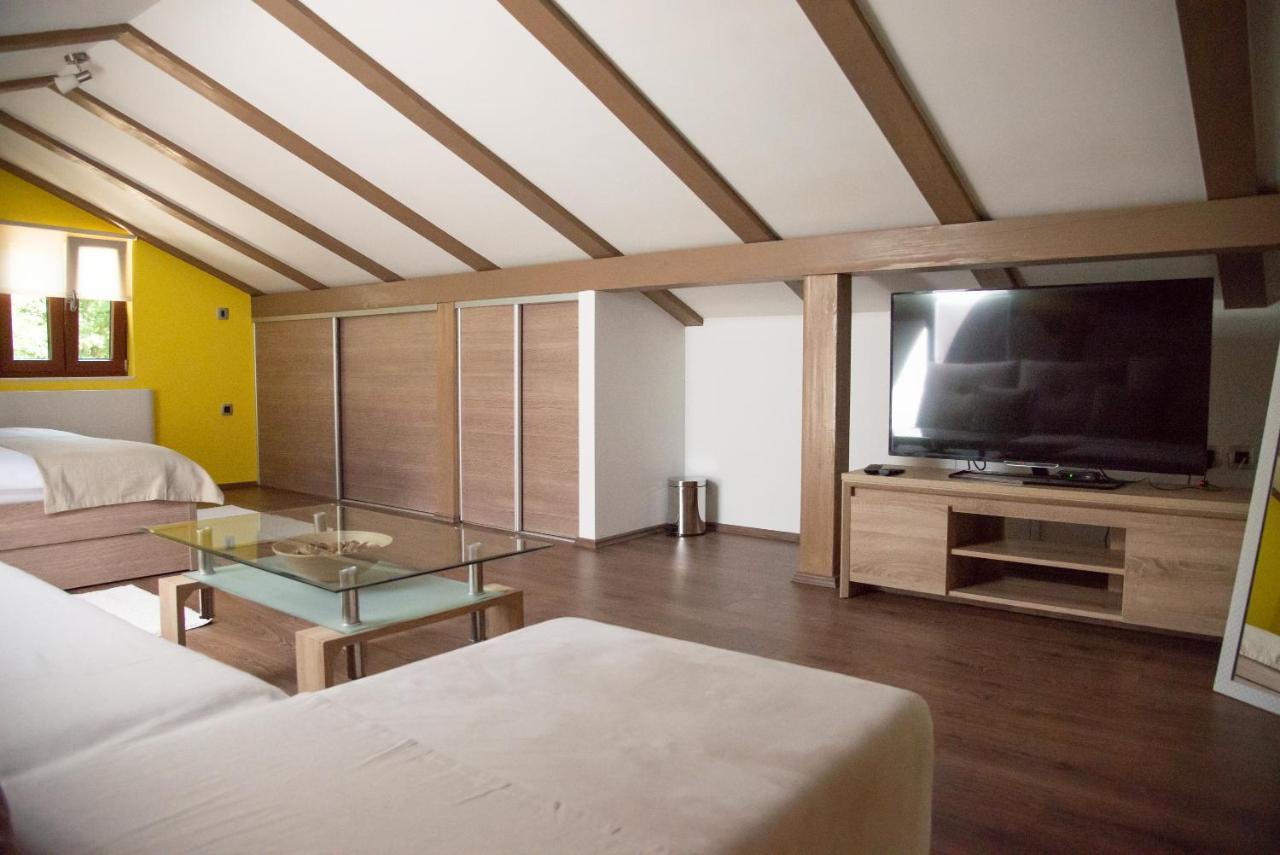 Holiday House Tos-Vila With Heated Pool Vrbnik Bagian luar foto