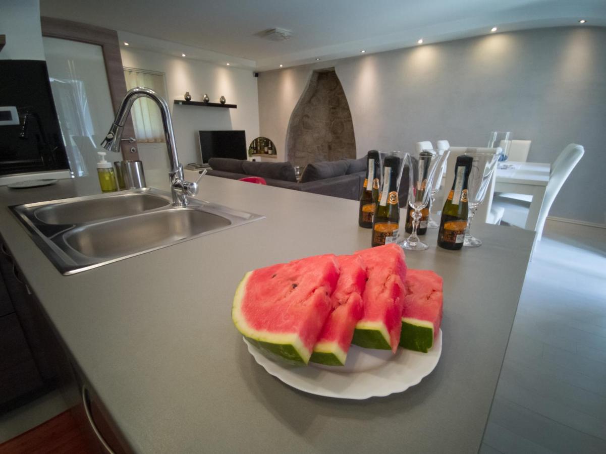 Holiday House Tos-Vila With Heated Pool Vrbnik Bagian luar foto