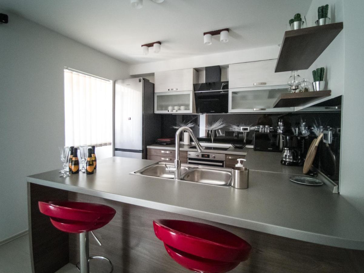 Holiday House Tos-Vila With Heated Pool Vrbnik Bagian luar foto