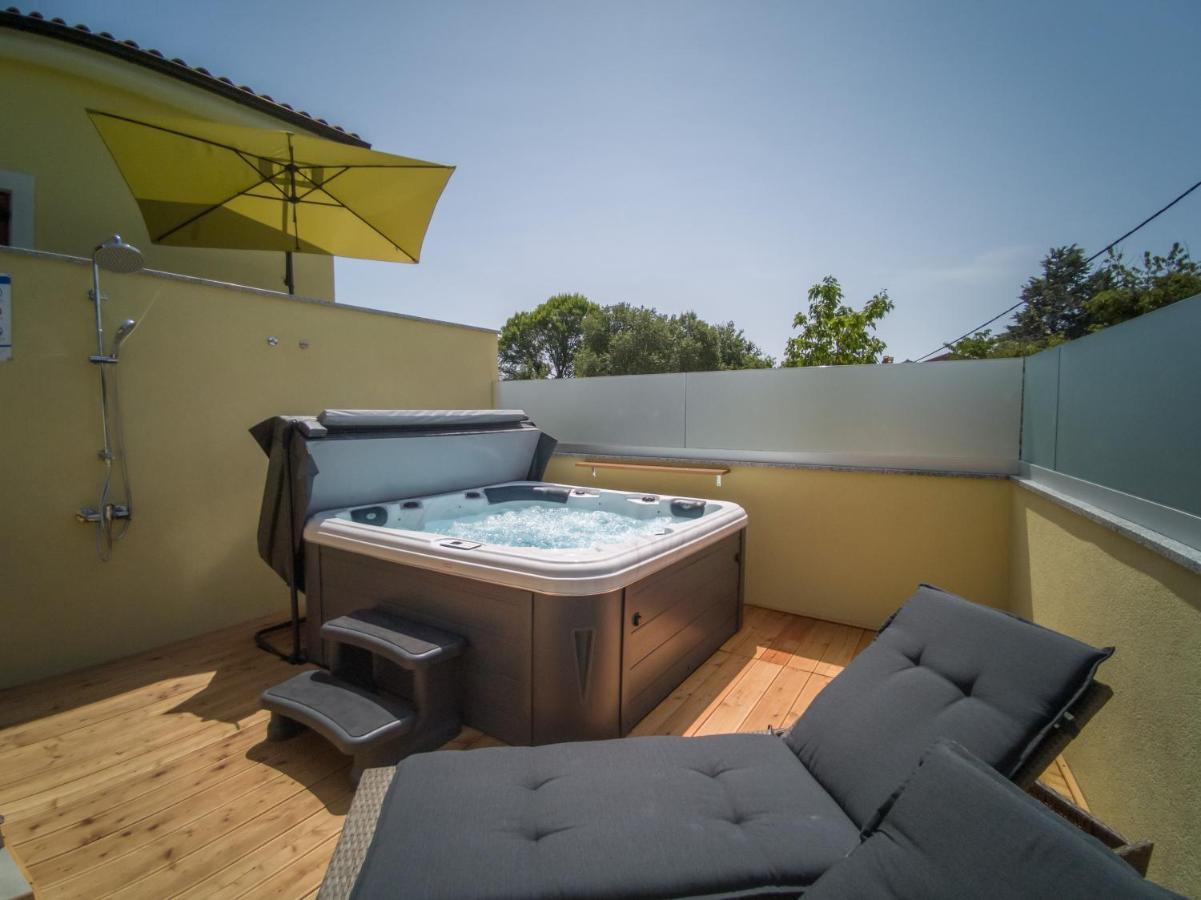 Holiday House Tos-Vila With Heated Pool Vrbnik Bagian luar foto