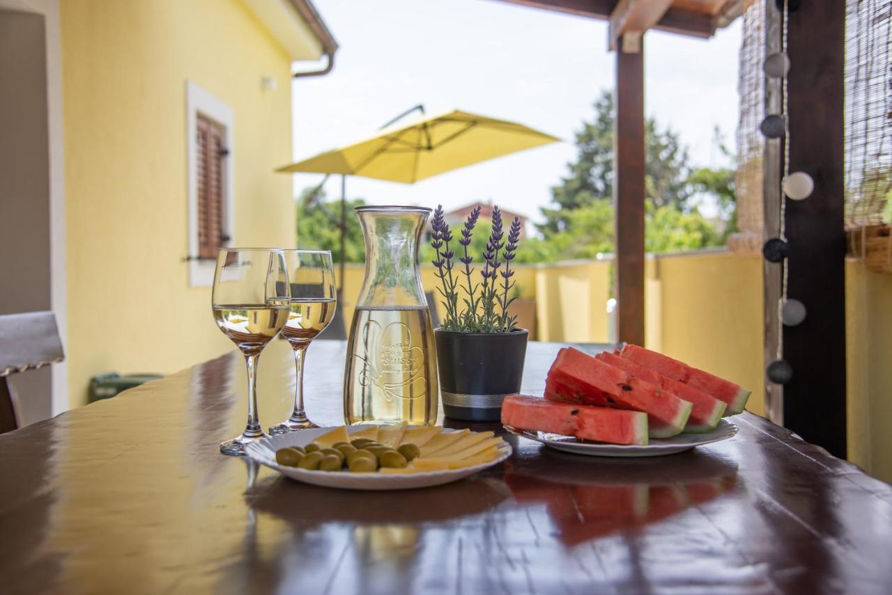 Holiday House Tos-Vila With Heated Pool Vrbnik Bagian luar foto