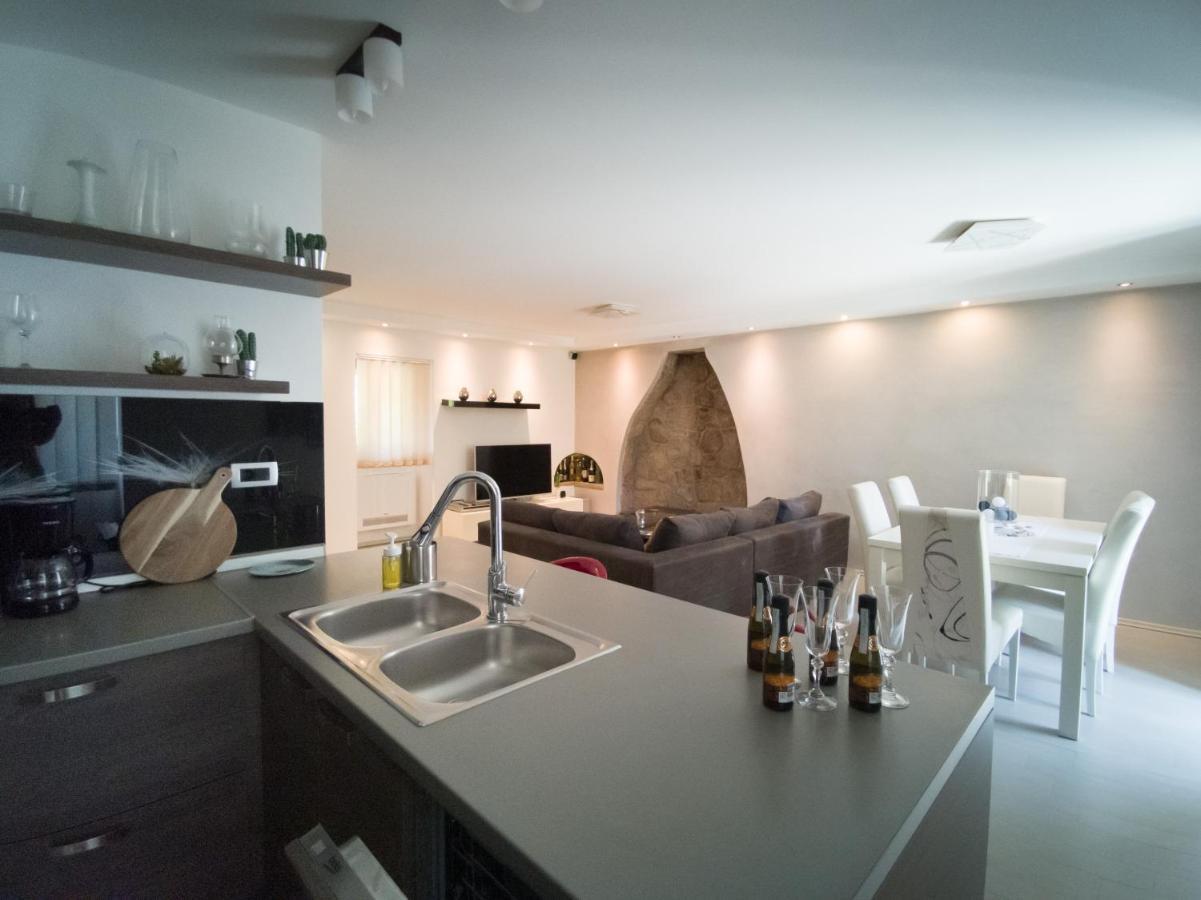 Holiday House Tos-Vila With Heated Pool Vrbnik Bagian luar foto