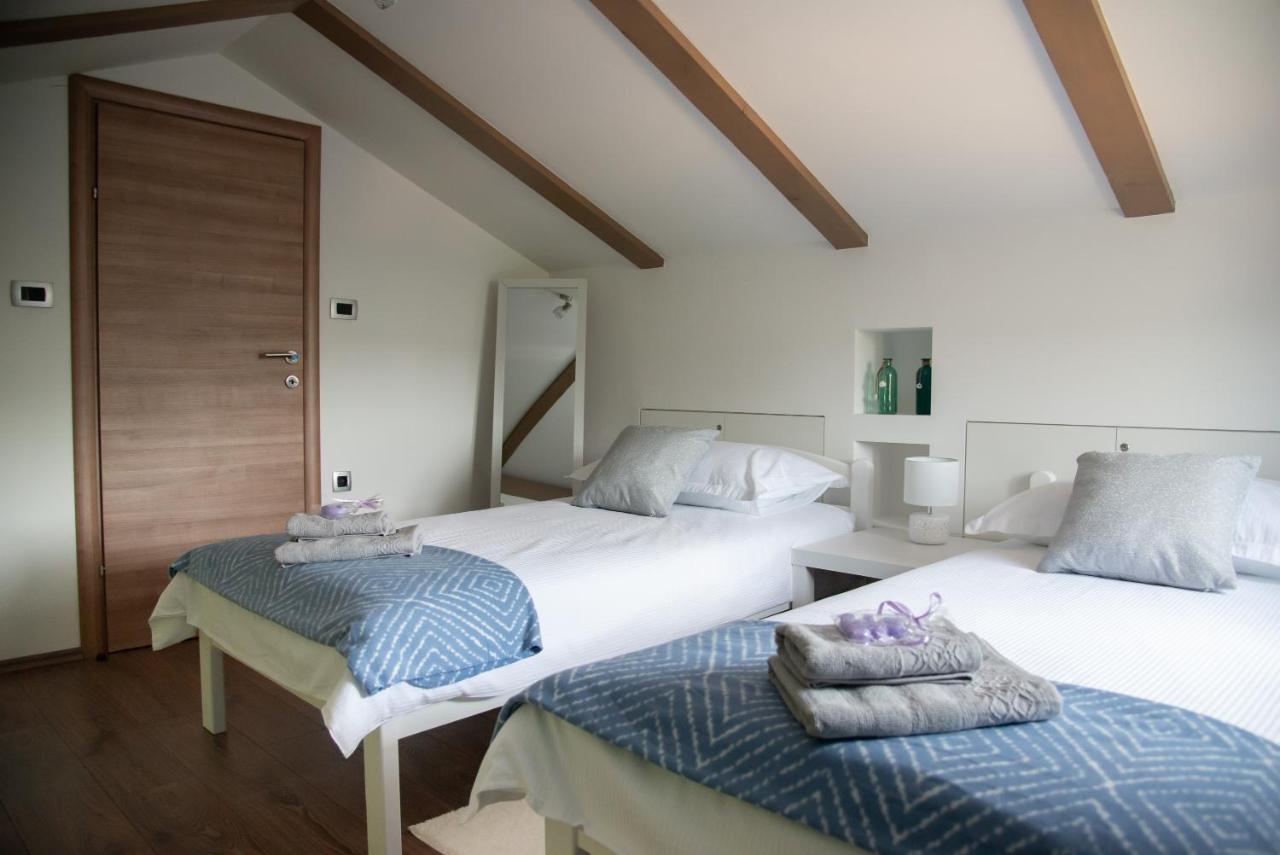 Holiday House Tos-Vila With Heated Pool Vrbnik Bagian luar foto