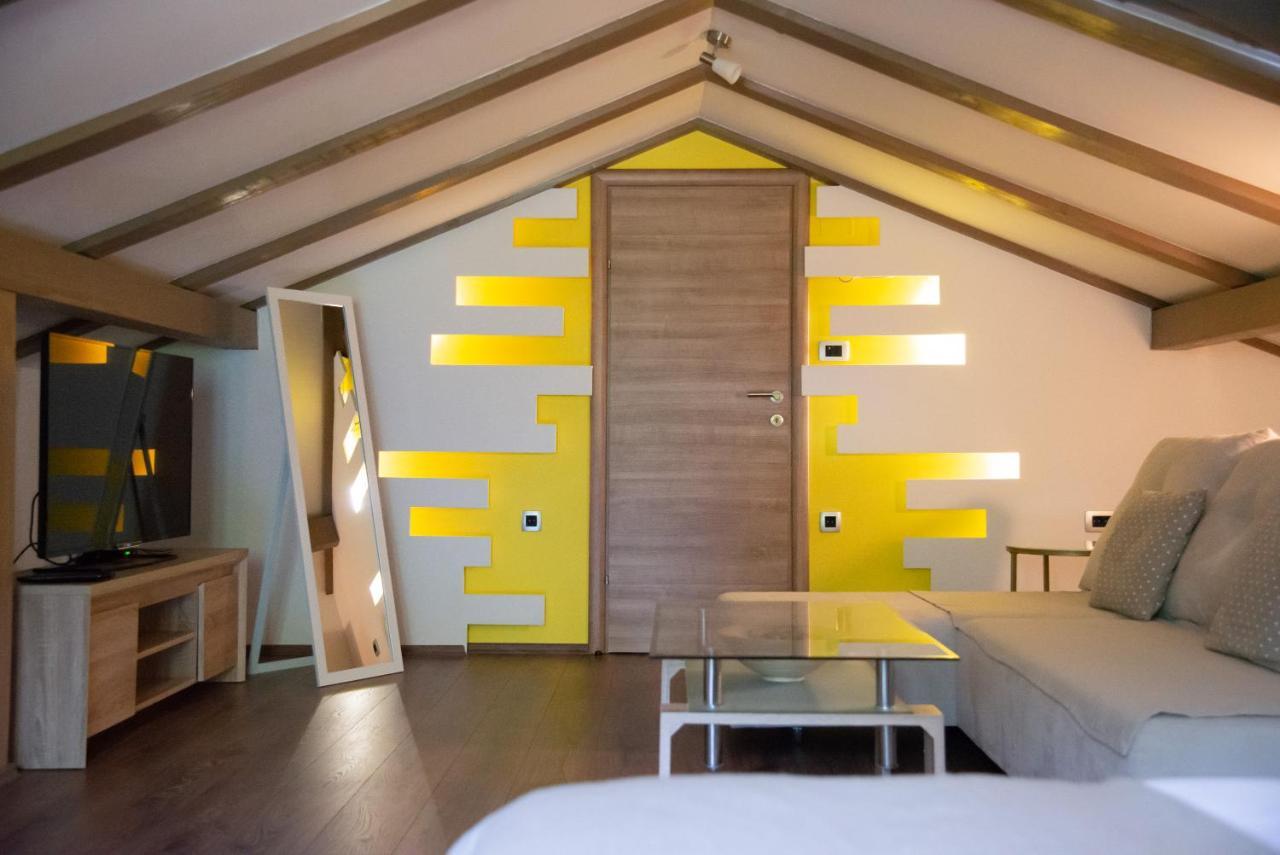 Holiday House Tos-Vila With Heated Pool Vrbnik Bagian luar foto