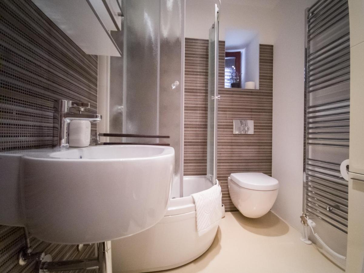 Holiday House Tos-Vila With Heated Pool Vrbnik Bagian luar foto