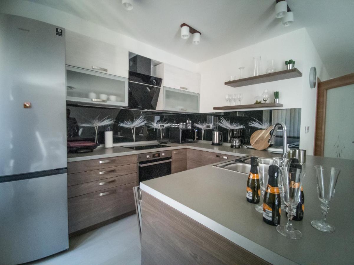 Holiday House Tos-Vila With Heated Pool Vrbnik Bagian luar foto