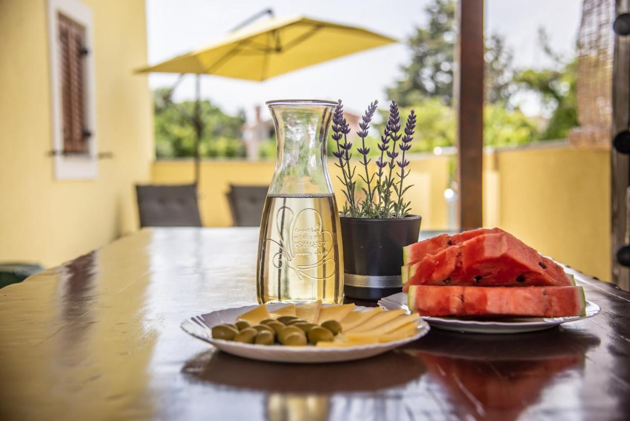 Holiday House Tos-Vila With Heated Pool Vrbnik Bagian luar foto