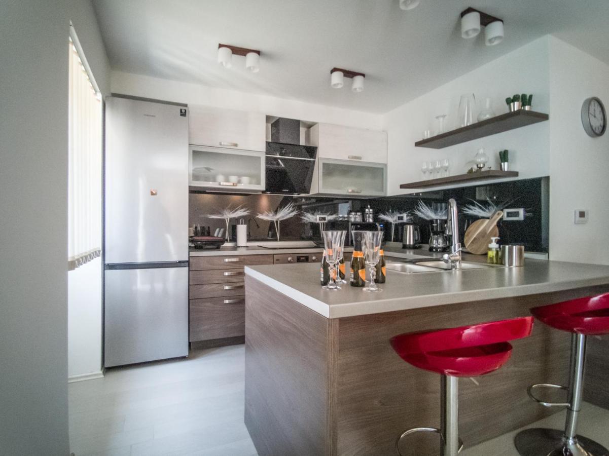 Holiday House Tos-Vila With Heated Pool Vrbnik Bagian luar foto
