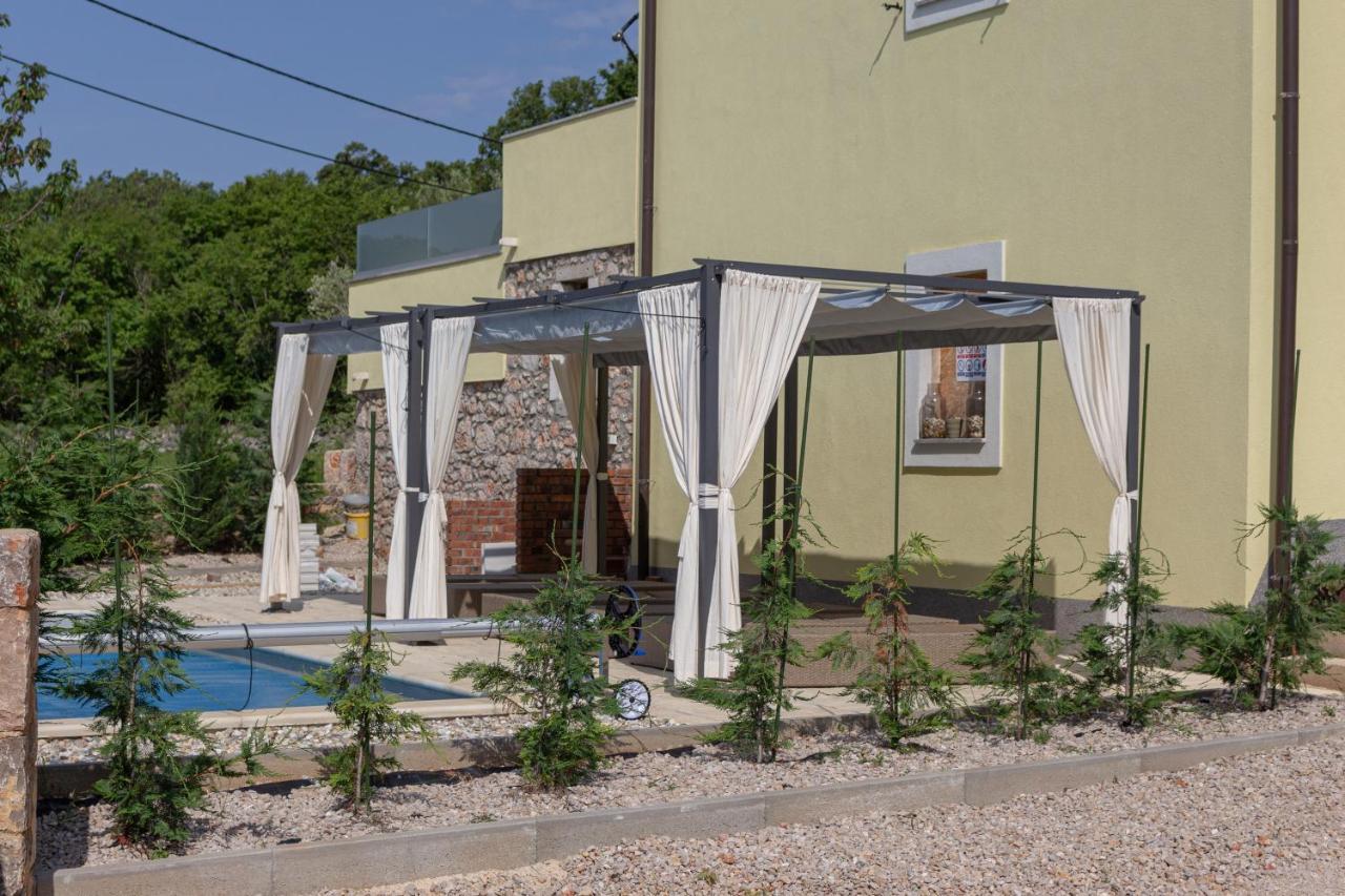 Holiday House Tos-Vila With Heated Pool Vrbnik Bagian luar foto