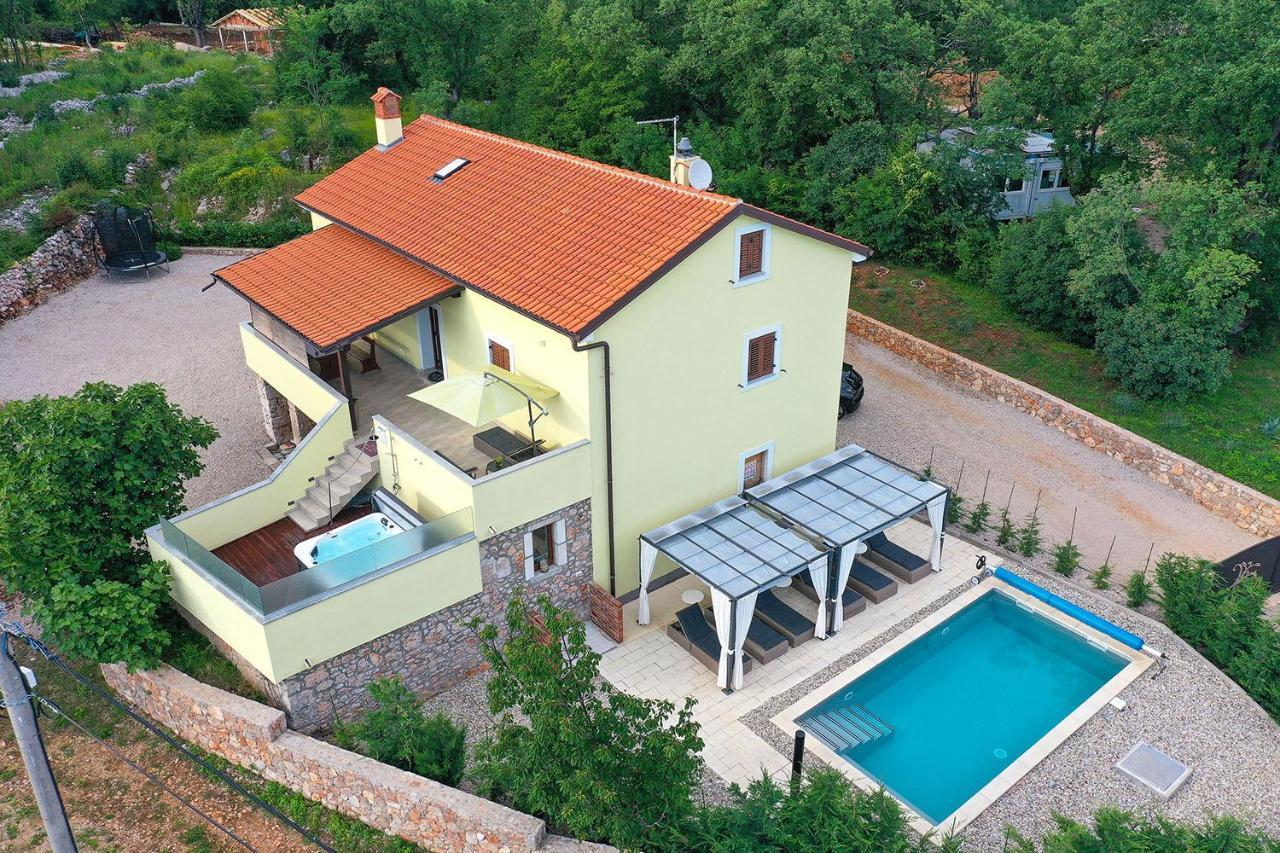 Holiday House Tos-Vila With Heated Pool Vrbnik Bagian luar foto
