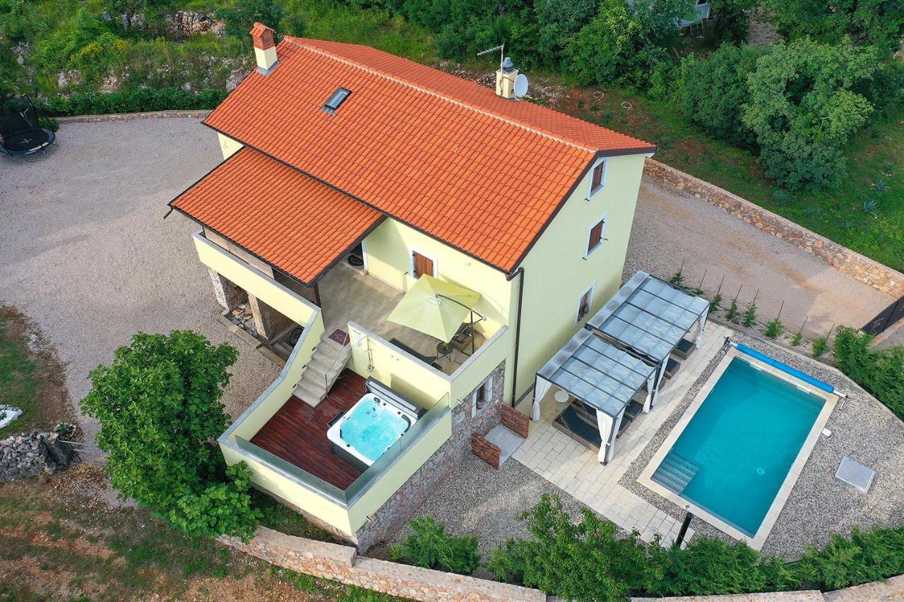 Holiday House Tos-Vila With Heated Pool Vrbnik Bagian luar foto