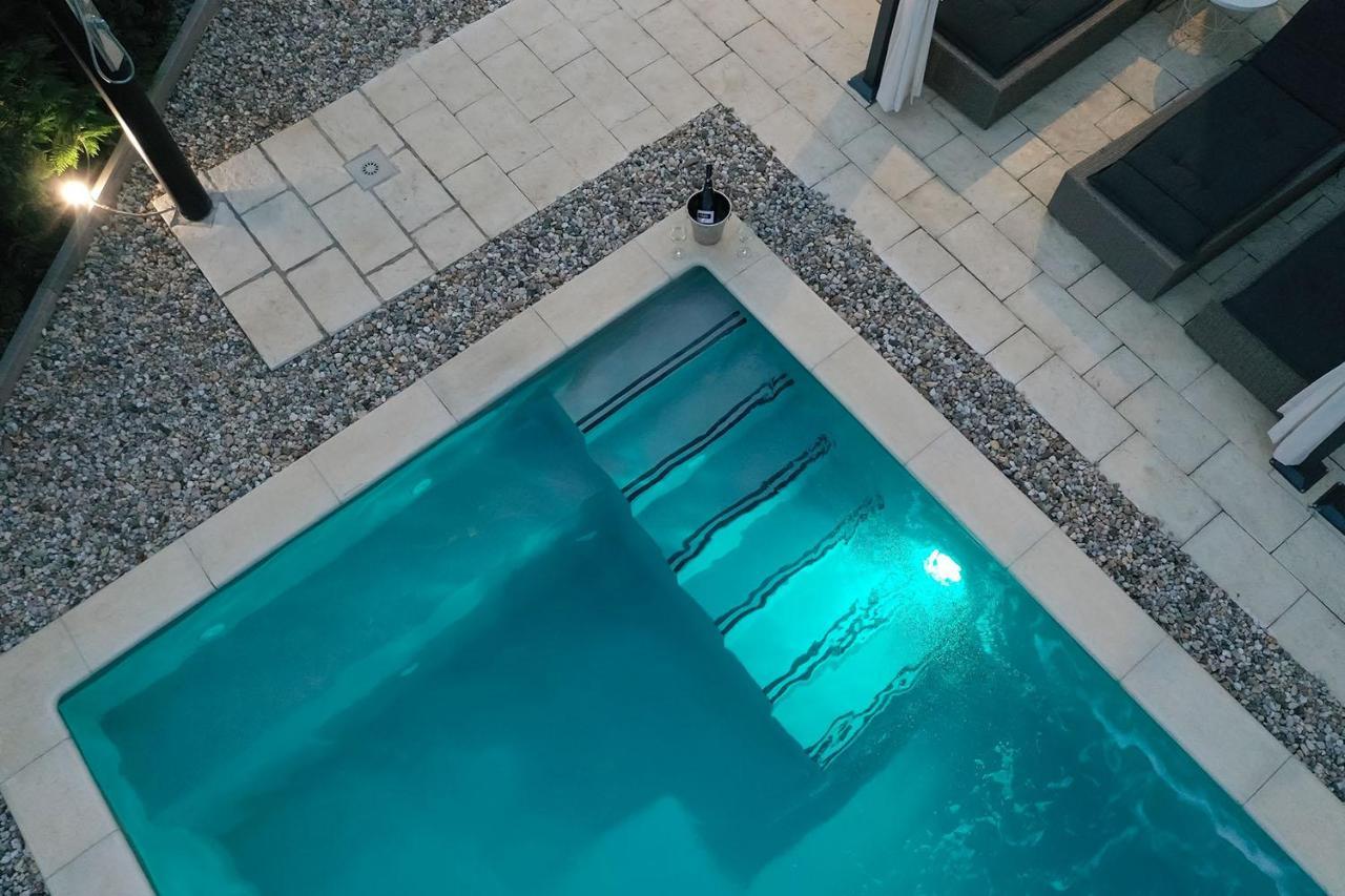 Holiday House Tos-Vila With Heated Pool Vrbnik Bagian luar foto